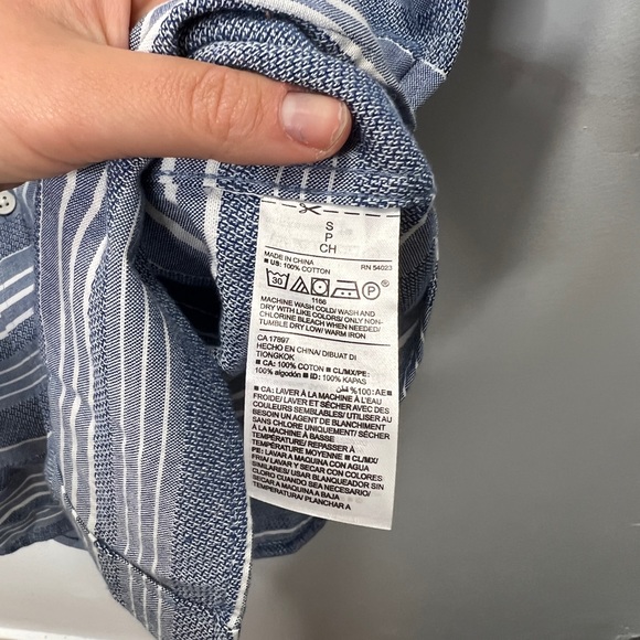 Old navy blue white stripe classic summer short sleeve button down top - Picture 4 of 5